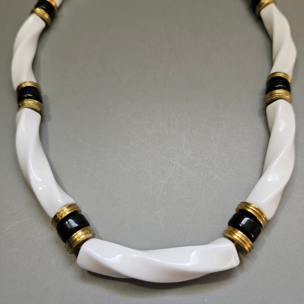 Avon Classic Twist Necklace White & Black w/Gold Nautical Beach 19” 1988 Vintage